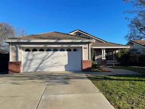 1831 Discovery Dr, Roseville, CA 95747