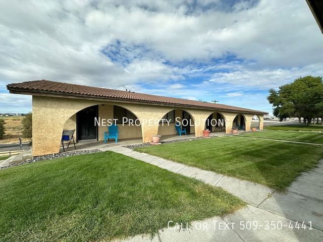 101 Wildflower St NE #4, Royal City, WA 99357