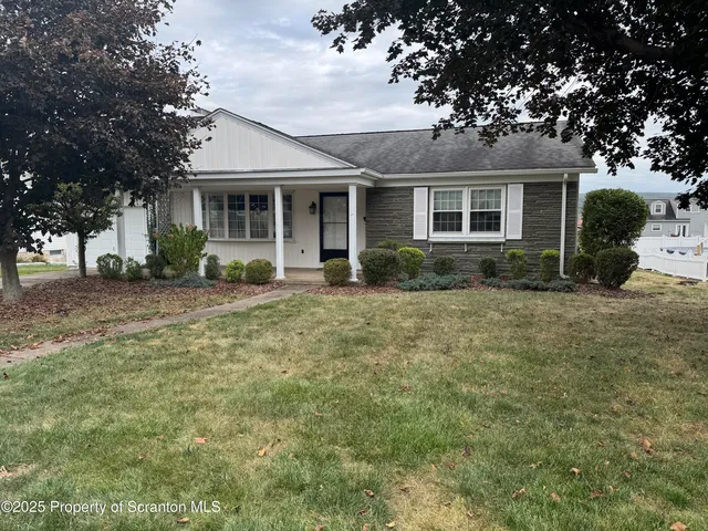 207 Eleanor St, Peckville, PA 18452