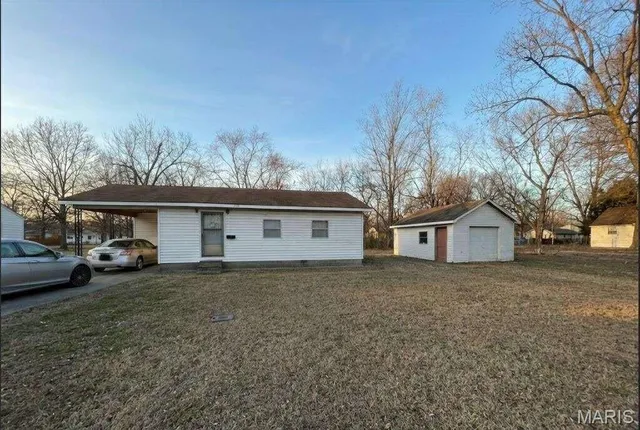 329 W  Elm St, East Prairie, MO 63845