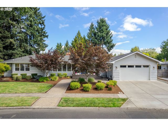 545 Dartmoor Dr, Eugene, OR 97401