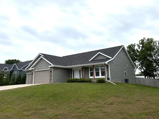 706 E Mason DRIVE, Edgerton, WI 53534