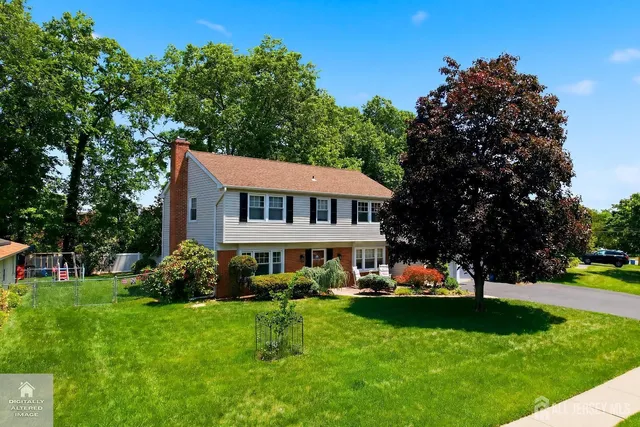 13 Abbott Rd, Somerset, NJ 08873