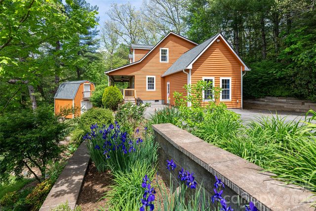 22 Otter Ln, Candler, NC 28715