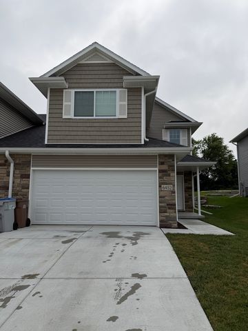 6452 Maple View Ct, Lincoln, NE 68512