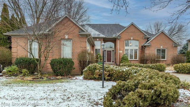 14106 Redwood Dr, Shelby Township, MI 48315