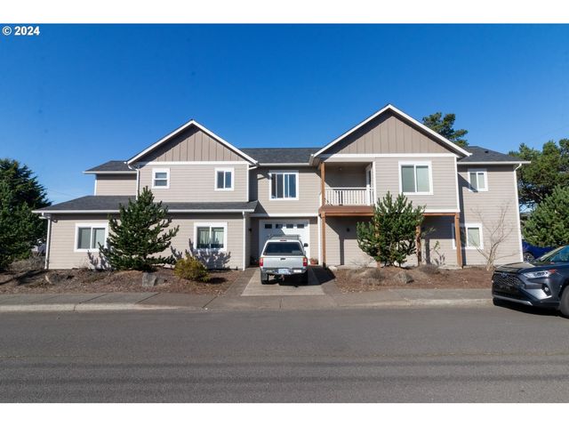 1999 17th St, Florence, OR 97439