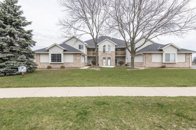 4748 West Maple Leaf CIRCLE, Greenfield, WI 53220