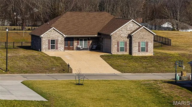 1656 Warren Lake Dr, Jackson, MO 63755