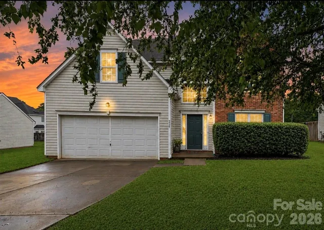 3527 Mallory Taylor Ln, Charlotte, NC 28216