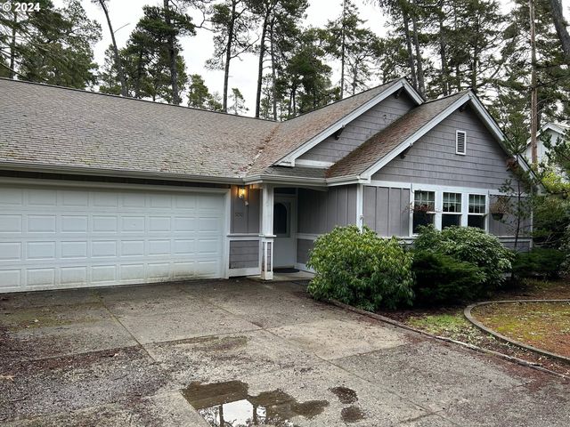 3290 Laurelwood St, Florence, OR 97439