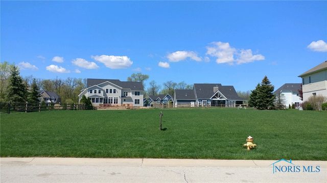 2315 Mission Hill Dr, Perrysburg, OH 43551