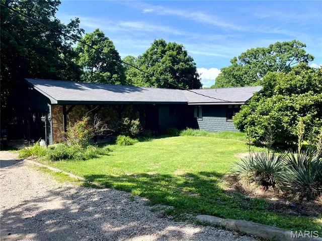 803 Kelly Ln, Winfield, MO 63389