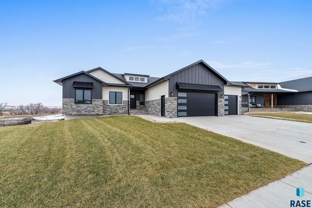 5523 W  Colonial Ct, Sioux Falls, SD 57107
