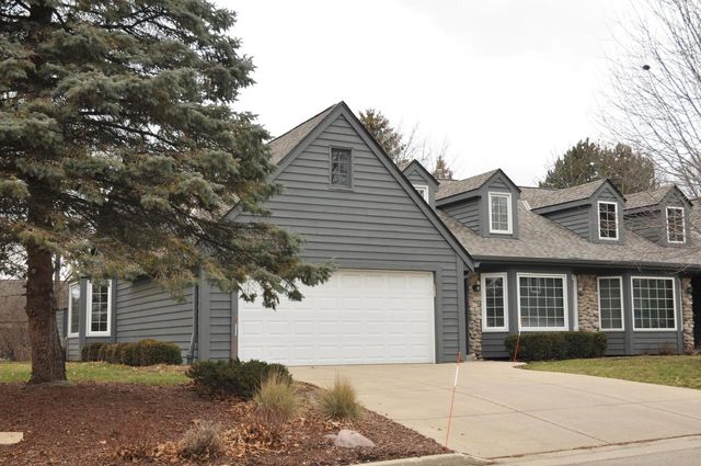 3893 South Oakbrook DRIVE, Greenfield, WI 53228