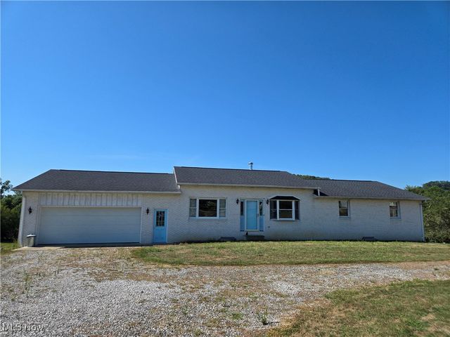 2372 Yorkview Rd SW, New Philadelphia, OH 44663