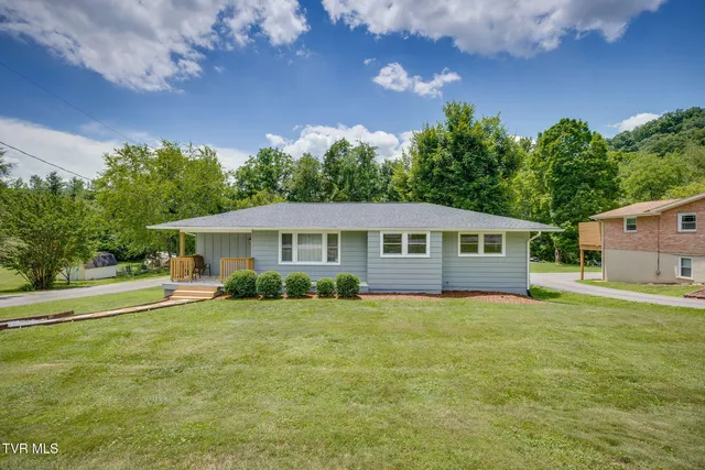401 Blue Bonnet Dr, Bristol, TN 37620