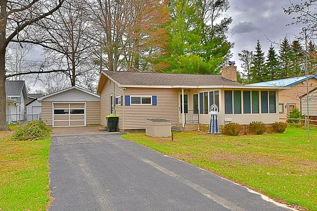 8834 Iroquois Rd, Saint Helen, MI 48656