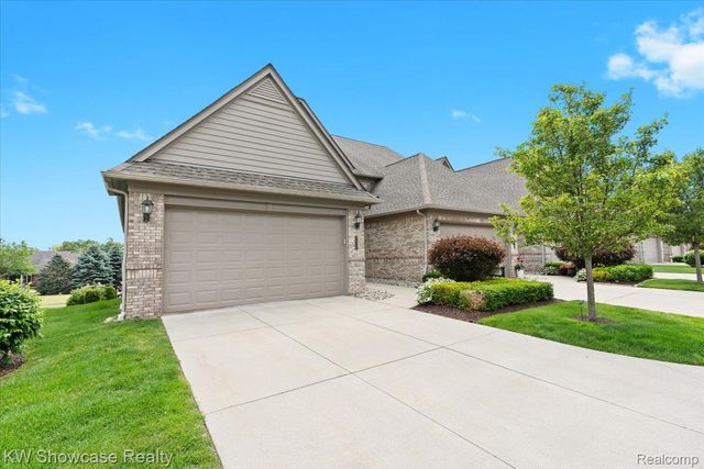 5624 Knob Hill Cir, Clarkston, MI 48348