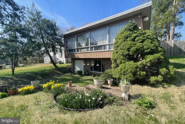 8 N  Garfield St, Arlington, VA 22201