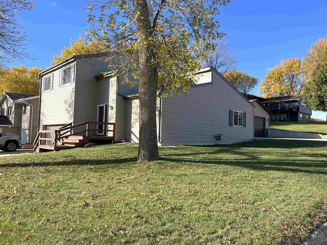 715 W  8th St N, Estherville, IA 51334