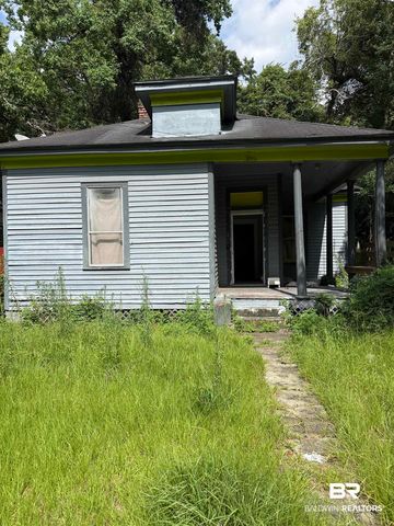 1059 Marine St, Mobile, AL 36605