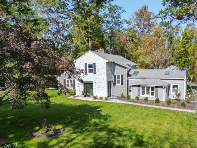 4 Valley View Rd, Chester, NJ 07930