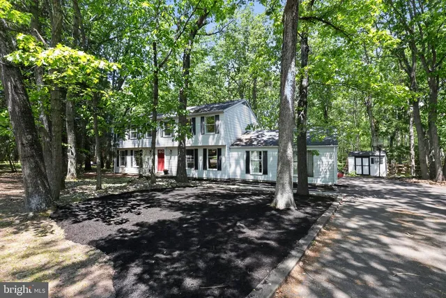 566 Fairview Rd, Medford, NJ 08055