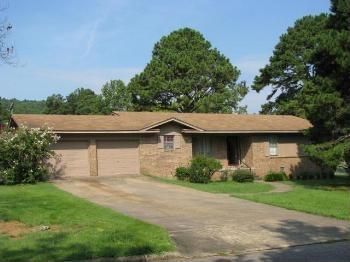 308 Tanglewood Dr, Russellville, AR 72801