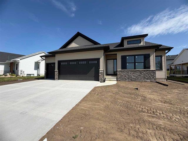 1290 Osage Ln, North Liberty, IA 52317