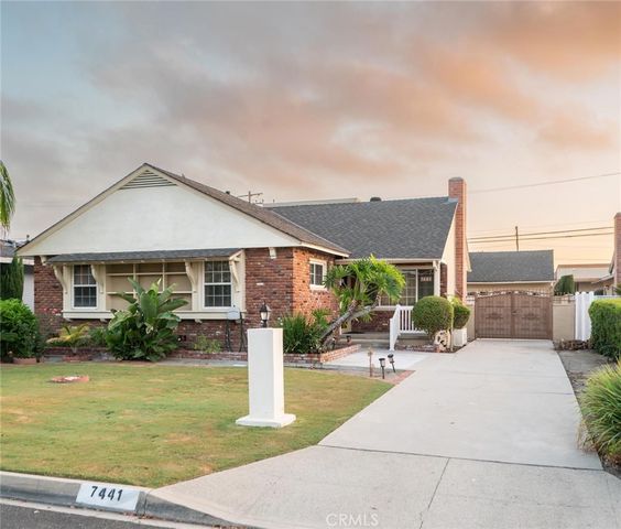7441 Irwingrove Dr, Downey, CA 90241