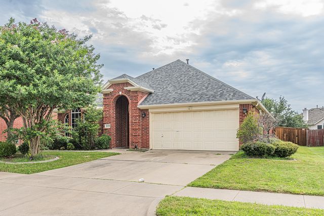 611 Primavera Dr, Arlington, TX 76002