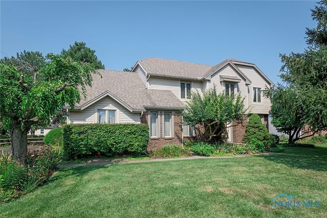 26951 Ottekee Dr, Perrysburg, OH 43551