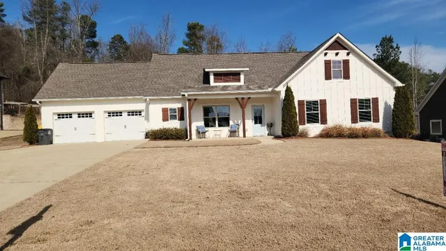 7044 Chatham Dr, Trussville, AL 35173
