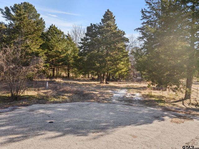 3246 Cr, Mount Pleasant, TX 75455