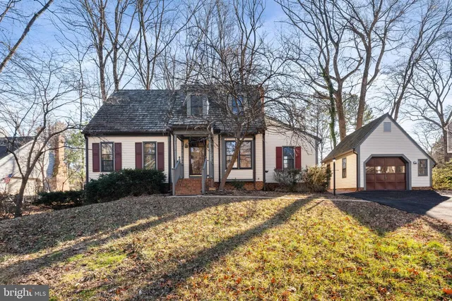 7087 Westmoreland Dr, Warrenton, VA 20187