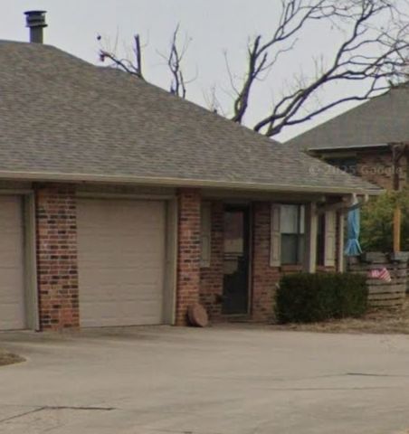 2611 W  Oak St #2611, Rogers, AR 72758