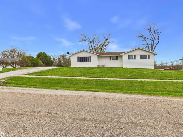 1730 Broadway St, Hamilton, IL 62341