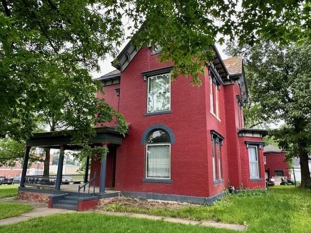 624 S  Ash St, Nevada, MO 64772