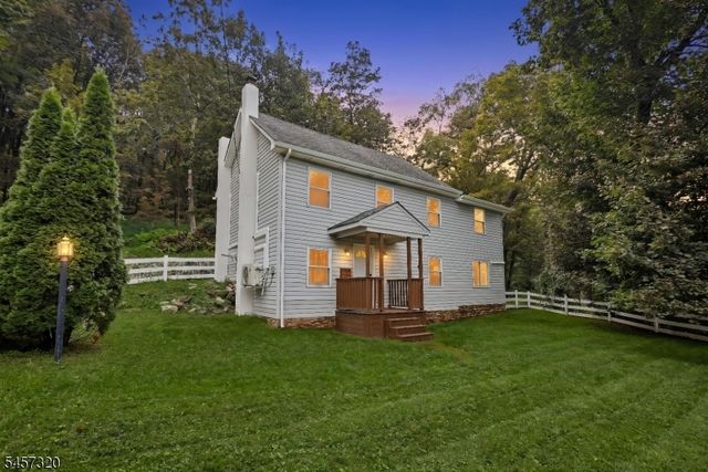 15 Cherry St, Newton, NJ 07860