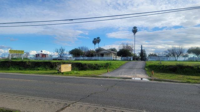 21303 E  Manning Ave, Reedley, CA 93654