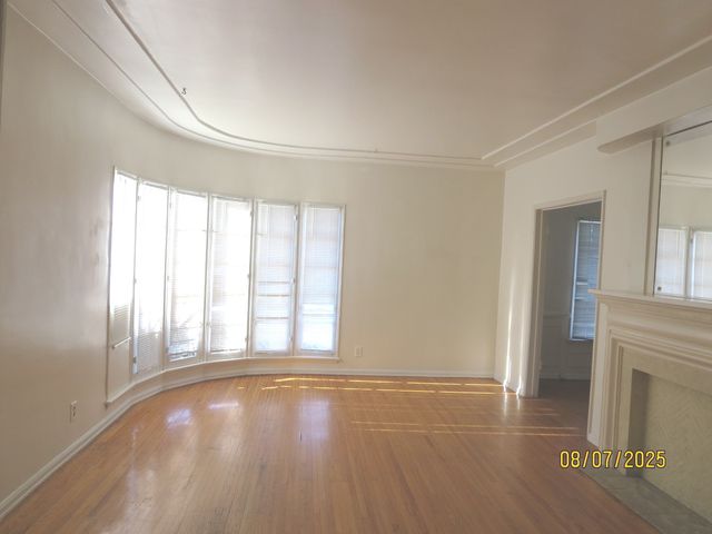 5640 W  6th St, Los Angeles, CA 90036