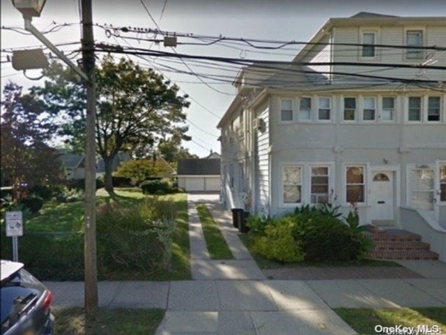 46 Lewis Ave, New Hyde Park, NY 11040