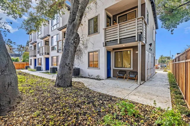 943 Woodside Rd, Redwood City, CA 94061
