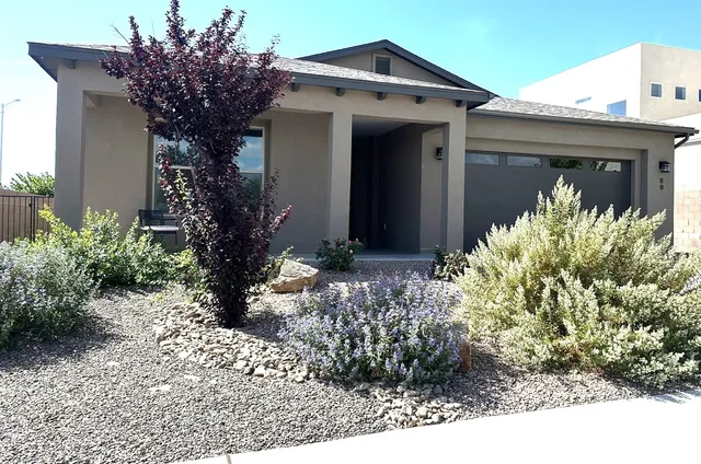 69 Confianza St, White Rock, NM 87547