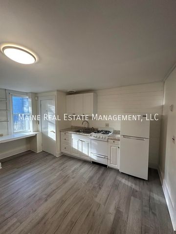 200 Center St   #4, Old Town, ME 04468