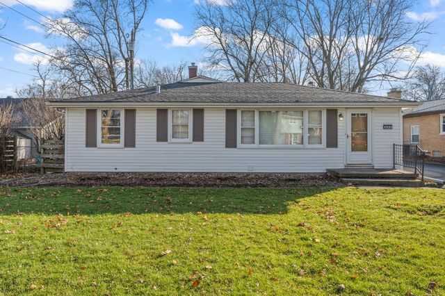 403 Fairview Ave, Crown Point, IN 46307