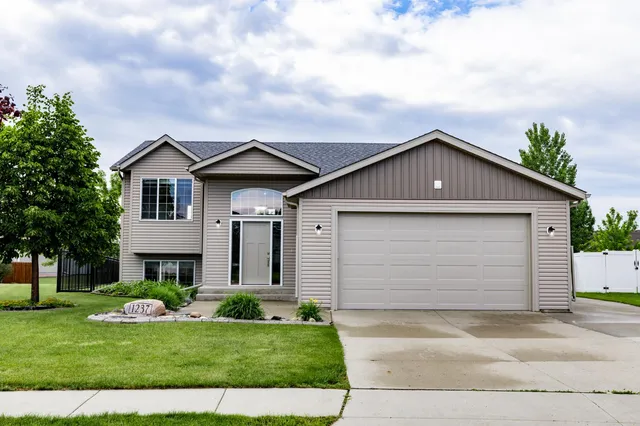 1237 Diversion Dr, West Fargo, ND 58078