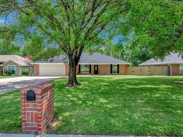 406 April Dr, Lufkin, TX 75904