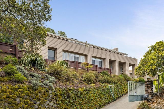 203 Bayview Dr, San Rafael, CA 94901